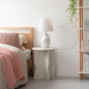 サイドテーブル