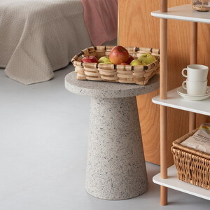 サイドテーブル