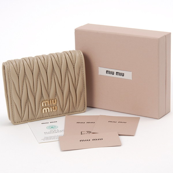 miu miu ベージュ 二つ折り財布 MIU MIU ミュウミュウ 二つ折り財布 ベージュ 5MV204 2FPP F0036