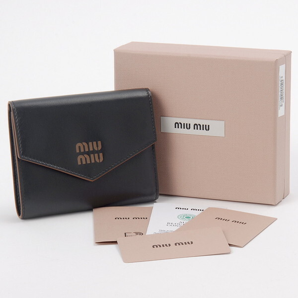 MIU MIU ミュウミュウ 三つ折り財布 ブラック 5MH040 2CV6 F0B7K BI