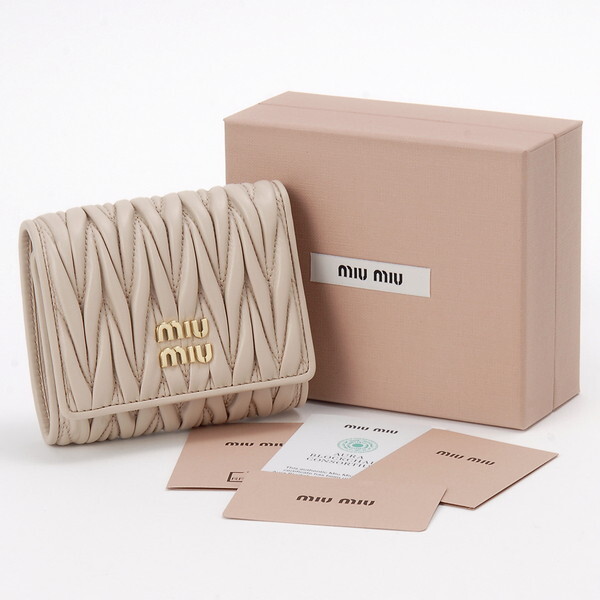 MIU MIU ミュウミュウ 三つ折り財布 ピンク 5MH033 2FPP F0236