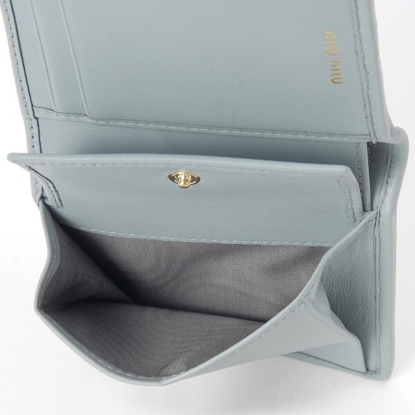 お値下げ¥19000→¥18000MIU MIU グリーン 三つ折り財布 3連休限定お値下げ！⭐︎美品⭐︎MIU MIU グリーン 三つ折り財布