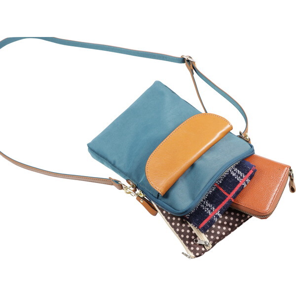 小田清 豊岡工房 牛革使いスマホが操作できるショルダー ブラウン