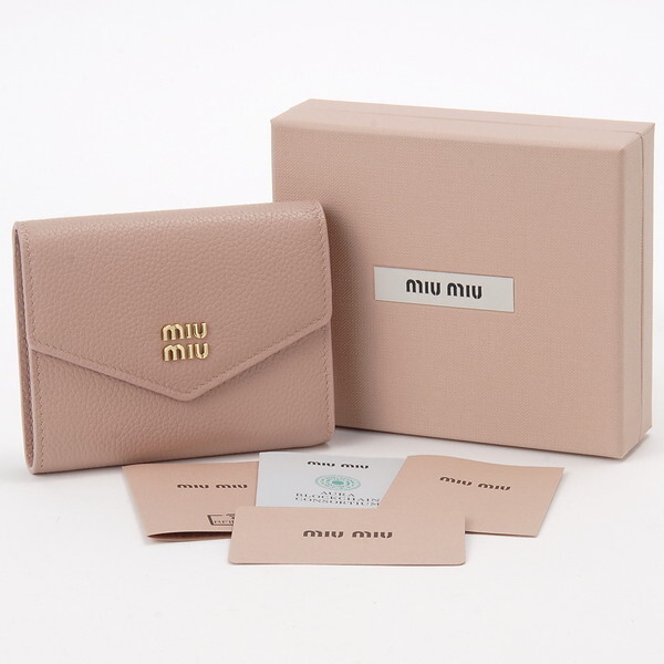 美品 miu miu 三つ折り財布 くすみピンクベージュ 箱付き miu MIU ミュウミュウ 三つ折り財布 ピンク 5MH033 2FPP F0236