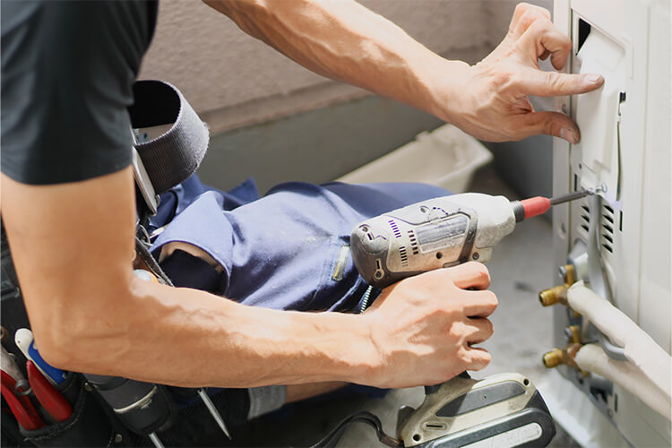 エアコンの取り外しにかかる時間の目安とは