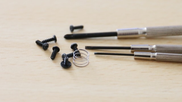 テレビを分解するイメージ