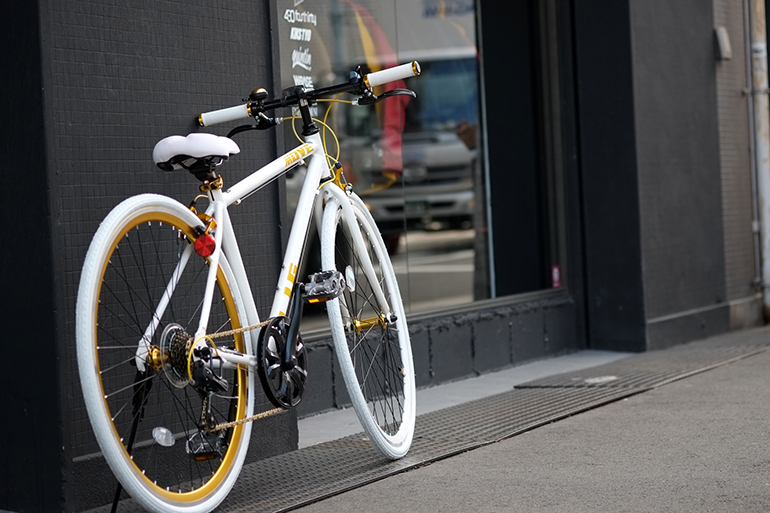 LIG MOVE ホワイト クロスバイク（700x28C・7段変速）