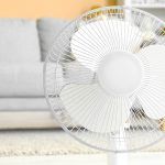 扇風機は熱中症対策に有効？高齢者のリスク、活用するポイント