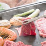 【家族用から一人暮らし用まで】ホットプレートおすすめメーカー3選！焼肉・たこ焼き・鍋料理もおまかせの人気モデル